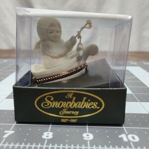 Snowbabies Dept 56 " Rock-A-Bye, Baby " Trinket Figure